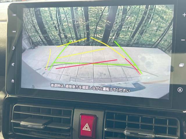 【バックカメラ】駐車時に後方がリアルタイム映像で確認できます。大型商業施設や立体駐車場での駐車時や、夜間のバック時に大活躍！運転スキルに関わらず、今や必須となった装備のひとつです！