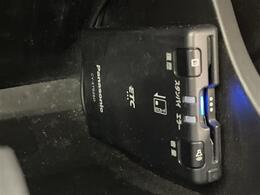 【ETC】有料道路を利用する際に料金所で停止することなく通過できる、ETC車載器（ノンストップ自動料金収受システム機器）が装備されています。セットアップを行うことで利用可能になります。