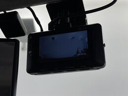 【バックミラー】大きくて見やすいので、後方を見るときも安心です！