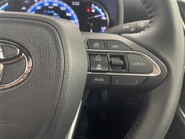 【クルーズコントロール】高速道路で便利なクルーズコントロールも装着済み。アクセルを離しても一定速度で走行ができる装備です。加速減速もスイッチ操作でOKです。