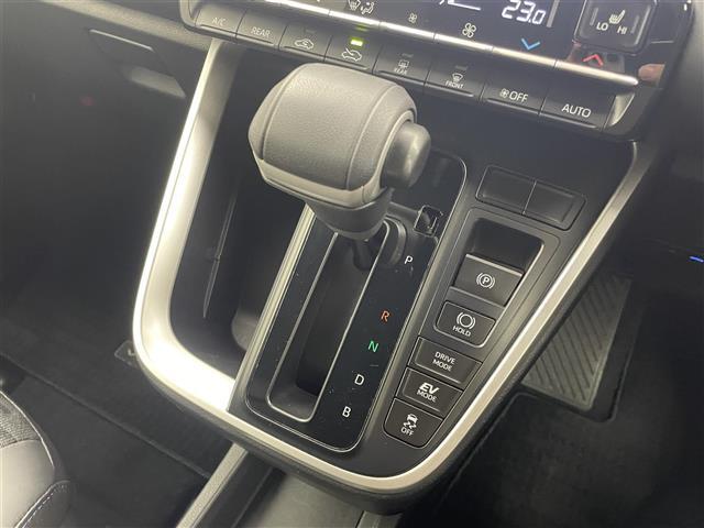 【シフトレバー】シフトも操作しやすく快適なドライブを楽しんでいただけます！