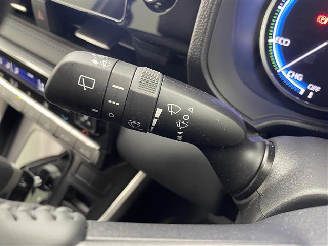 【ワイパー＆ウォッシャー】ワイパーを作動させたり、ウォッシャーを作動させたりすることができます。