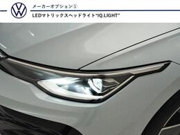 【テクノロジーパッケージ】対向車や前走行車を認識し、マトリックスモジュールに搭載されたLEDを個別に制御照射する先進のライティングテクノロジーを搭載。