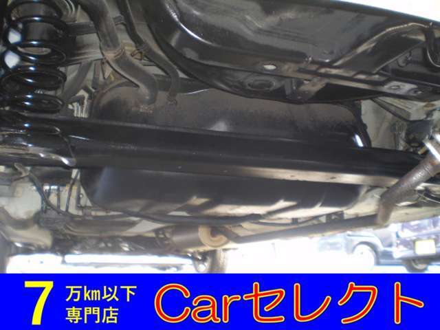 入庫時にすぐ当社のお車は、下廻りパスター（サビ止め・塩害防止）基本加工済みでございます☆さらにタイヤハウスの中まで丁寧に加工し、ツヤツヤ輝いております☆ご来店の際のぞいてみてください☆