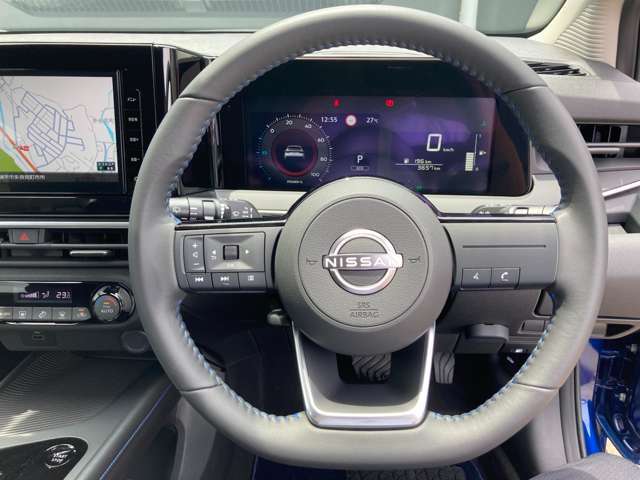 ハンドルには各種スイッチがありますが、運転中でも操作がしやすくなっております。