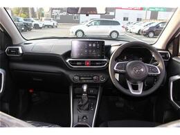 前席全体　目線も高く広い視界で安心して運転することができますね！