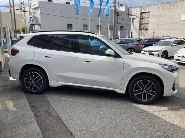 ☆BMWの前後重量配分50:50はエンジン自体をフロントタイヤよりも後ろにずらし、通常はエンジンルーム内に搭載される重量物であるバッテリーをトランクに移動させるなどして実現されています☆