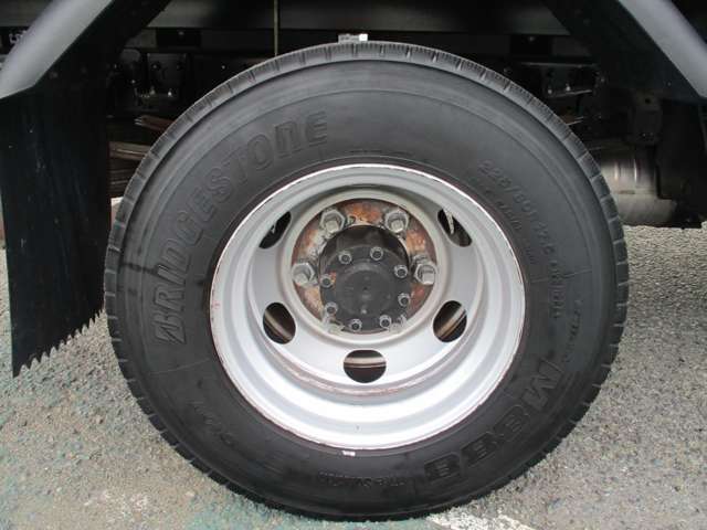 全タイヤサイズ：225/80R17.5