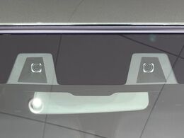 【スズキ　セーフティサポート】走行中に前方の車両等を認識し、衝突しそうな時は警報とブレーキで衝突回避と被害軽減をアシスト。より安全にドライブをお楽しみいただけます。