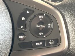 【アダプティブクルーズコントロール】高速道路での長距離走行が楽に！！自動で速度を保つクルーズコントロールが、衝突軽減システムと連携し、前方の車両を感知して車間を保つように速度調節してくれます！！