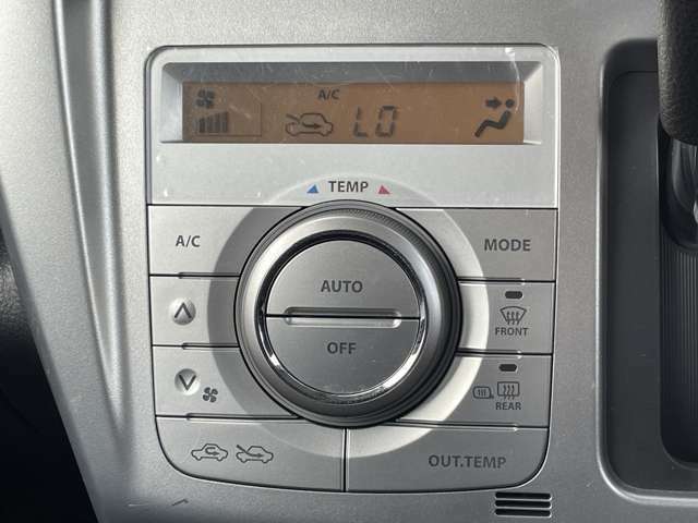 ◆【オートエアコン】車内温度を感知して自動で温度調整をしてくれるのでいつでも快適な車内空間を創り上げます！