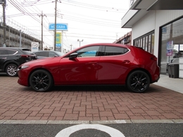 凛とした緊張感とスピード感、力強く、美しい動きを表現したマツダの魂動デザイン！個性的な存在感のあるスタイルがカッコイイです。
