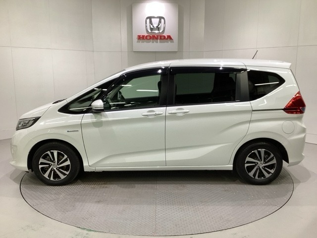 購入後も自社指定整備工場完備でお客様の愛車をしっかりサポート致します！御納車時には安全かつ安心してお乗り頂けるようホンダ専門知識を持つ整備スタッフが点検・整備・装備も説明をしてお渡ししております。