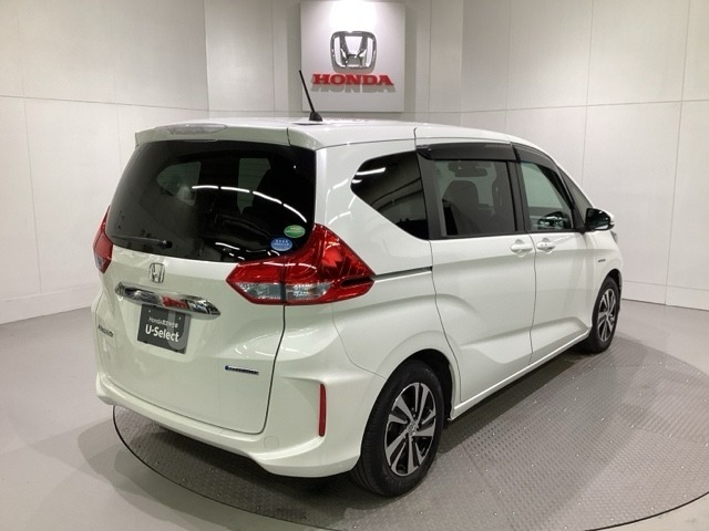 【Honda認定中古車 U-Select】　は3つの安心をお約束します。　1　Hondaのプロが整備した安心。 2　第三者機関がチェックした安心。　3　購入後もHondaが保証する安心。