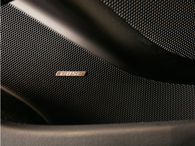 クラブスポーツ　フロントリフト　BOSE　LEDヘッドライト　スポーツクロノ　バックカメラ　自動防眩ミラー　カーボンデザインドアミラー　カーボンドアシルガード　プラチナ塗装仕上げホイール