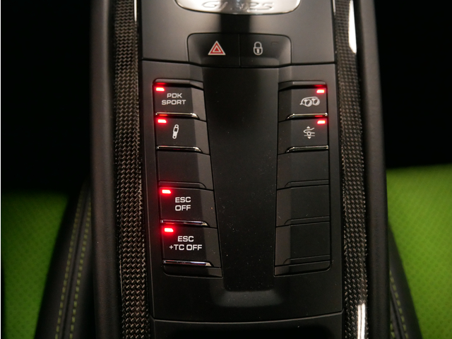 クラブスポーツ　フロントリフト　BOSE　LEDヘッドライト　スポーツクロノ　バックカメラ　自動防眩ミラー　カーボンデザインドアミラー　カーボンドアシルガード　プラチナ塗装仕上げホイール