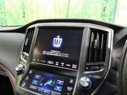 【メーカー純正ナビ】インテリアに溶け込むスタイリッシュな「専用設計」メーカーナビを装備♪視認性や操作性など基本性能にも優れ、より上質なカーライフをお楽しみいただけます。