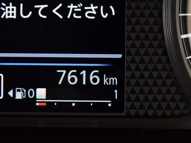 入庫時の走行距離です。当社の試乗車として使用していましたので少ない走行の車両です。