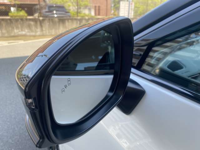 ブラインドスポットモニターを装備！車線変更時の危険を知らせてくれます☆