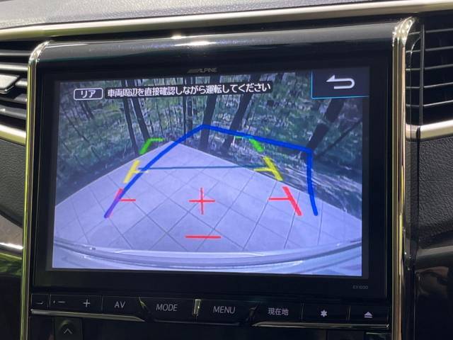 【バックカメラ】駐車時に後方がリアルタイム映像で確認できます。大型商業施設や立体駐車場での駐車時や、夜間のバック時に大活躍！運転スキルに関わらず、今や必須となった装備のひとつです！