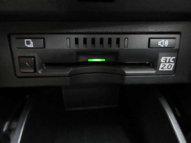 ETCを装備しております。朝通勤で高速道路を使われる方、休日に高速道路でお出かけする方！そんな方にお薦めです。ETCの様々な制度を使うことができます。高速道路の通行もスムーズです。