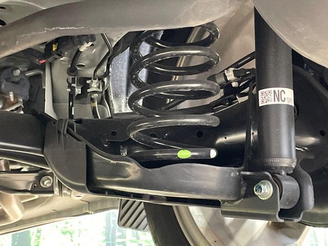 お車を安心してお乗りいただく為には、足回りの定期点検が欠かせません。サービスサポート（有償保証）では無料点検もご提供しており、安心のカーライフをお過ごしいただけるサポート体制が整っています。