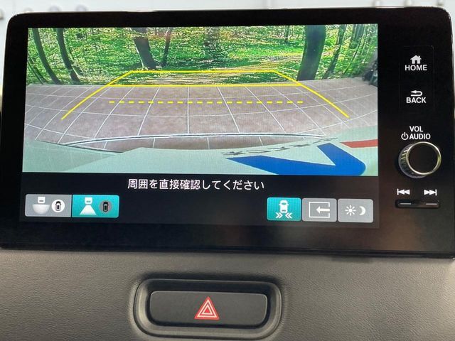 【バックカメラ】駐車時に後方がリアルタイム映像で確認できます。大型商業施設や立体駐車場での駐車時や、夜間のバック時に大活躍！運転スキルに関わらず、今や必須となった装備のひとつです！