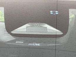 【ホンダセンシング】走行中に前方の車両等を認識し、衝突しそうな時は警報とブレーキで衝突回避と被害軽減をアシスト。より安全にドライブをお楽しみいただけます。