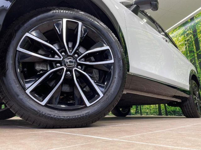 【純正18インチアルミホイール】外観にマッチした純正アルミホイールを装着しております。各種社外アルミホイールや、スタッドレスタイヤも取扱いしております。是非ご相談ください♪