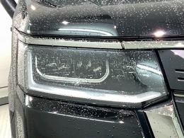 LEDヘッドライトは、点灯の瞬間から最大光量を発揮し、突然暗くなるトンネルなどでの安定感を高めます。