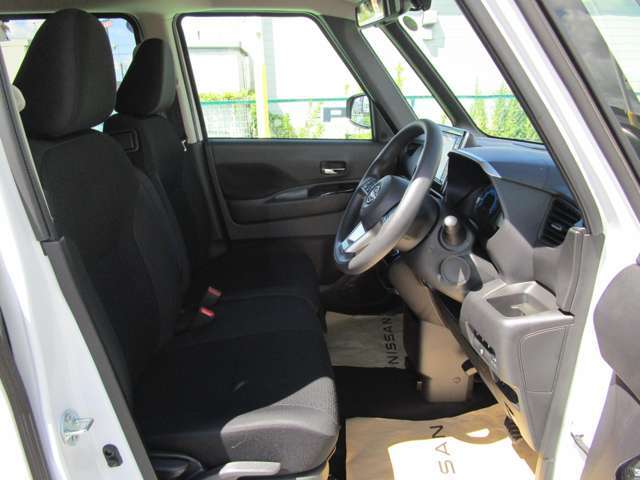 高さがあり、広々とした室内。視界も広く運転しやすい設計となっております。