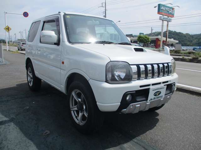 アフターケアもお任せ下さい！車検・修理・鈑金塗装・タイヤ・自動車保険など、車に関するあらゆることを取り扱っています！お気軽にご相談ください！スタッフがご説明・ご案内させていただきます。