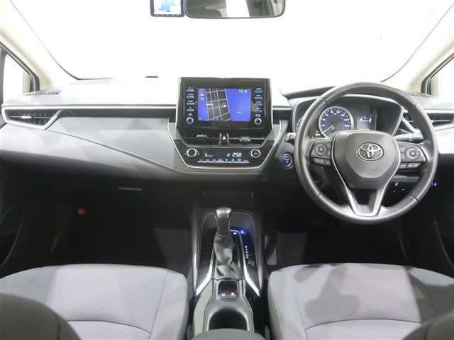 使いやすく運転しやすいレイアウトの運転席回り。