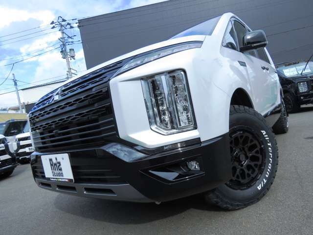 デリカD：5の魅力は、ノーマルでの走行性能ももちろんですが、カスタムを施せば、唯一無二の存在感のある1台に仕上がります