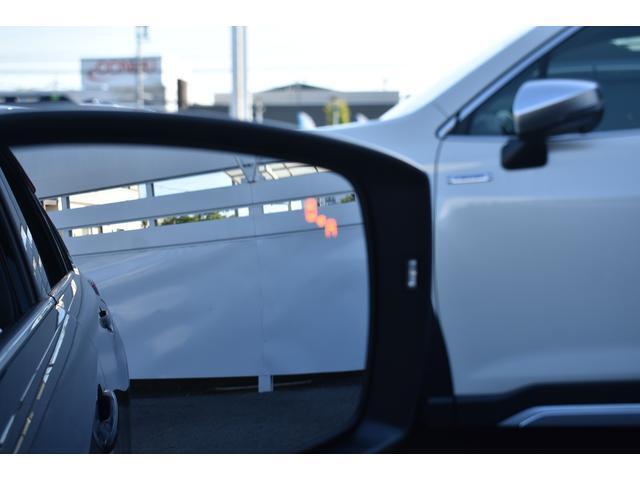 アドバンスドセイフティパッケージによりハイビームアシスト、自動防眩ルームミラー、リヤビーグルディテクションが装備されています