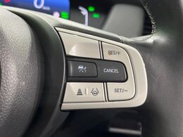 【アダプティブクルーズコントロール】高速道路での長距離走行が楽に！！自動で速度を保つクルーズコントロールが、衝突軽減システムと連携し、前方の車両を感知して車間を保つように速度調節してくれます！！