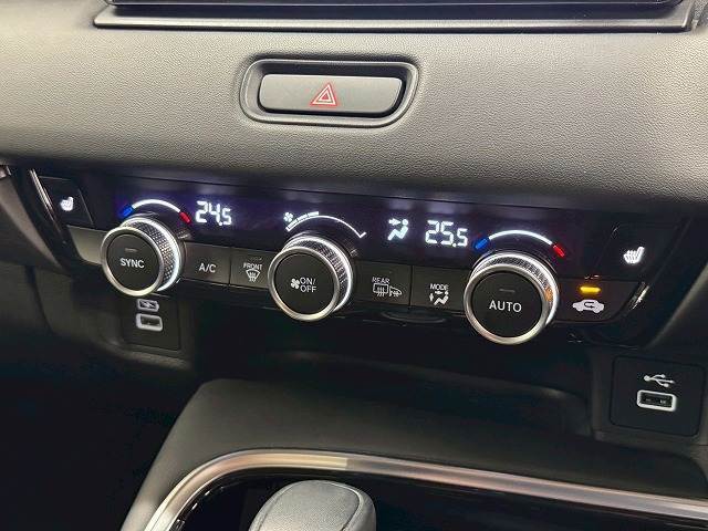 【オートエアコン】車内温度をセンサーが感知してご希望の車内温度になるよう、風量も自動で調整してくれます☆