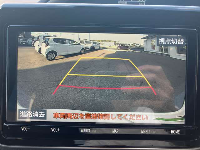 【バックカメラ】駐車時に後方がリアルタイム映像で確認できます。大型商業施設や立体駐車場での駐車時や、夜間のバック時に大活躍！運転スキルに関わらず、今や必須となった装備のひとつです！