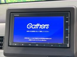 【純正ナビ】人気の純正ナビを装備しております。ナビの使いやすさはもちろん、オーディオ機能も充実！キャンプや旅行はもちろん、通勤や買い物など普段のドライブも楽しくなるはず♪