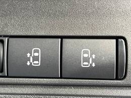 【両側パワースライドドア】スマートキーや運転席のスイッチで後席両側スライドドアの開閉が可能♪電動だから力を入れてドアを開ける必要が無く、小さなお子様でも簡単に開け閉めでき快適です♪