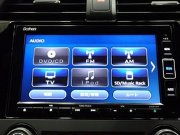 ホンダ純正ナビなのでダッシュボードにスッキリと収まっています。土地勘の無い所でも道に迷わず安心ですね！。AVも色々視聴でるのでドライブも楽しくなりますよ！