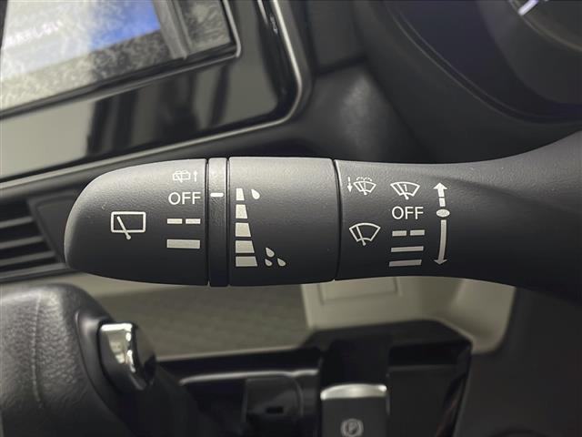 気になる車はすぐにお問い合わせください！画面右側の0066から始まる無料ダイヤルからお問い合わせ下さい！専門スタッフがお車のご質問にお答えいたします！