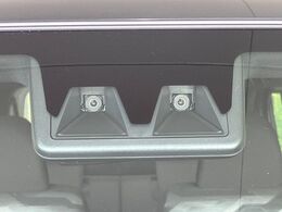 【スマートアシスト】走行中に前方の車両等を認識し、衝突しそうな時は警報とブレーキで衝突回避と被害軽減をアシスト。より安全にドライブをお楽しみいただけます。