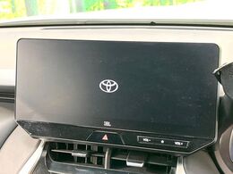 【12.3インチディスプレイオーディオ】スマートフォンと連携が可能な大画面ディスプレイオーディオです。スマートフォンのナビ機能を使用したり、Bluetooth接続で音楽もお楽しみいただけます！