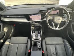 【認定中古車】Audi専門のテクニシャンが、100項目にもおよぶ精密な点検を実施。すべてをクリアしたAudi車のみが対象となります。