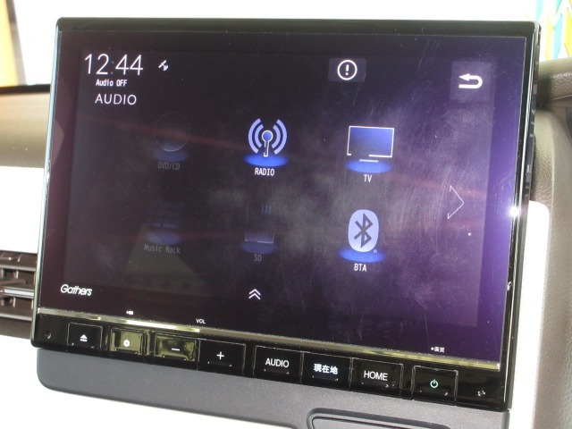 ナビゲーションはギャザズ9インチメモリーナビ（LXU-237NBi）を装着しております。AM、FM、CD、DVD再生、Bluetooth、音楽録音再生、フルセグTVがご使用いただけます。
