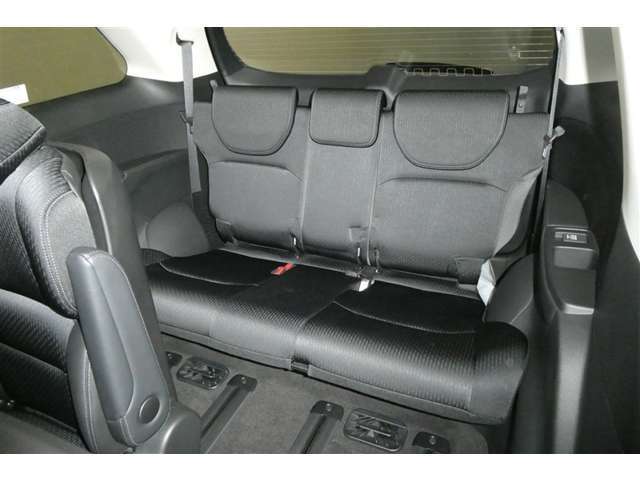 3列目シートもひろびろとしたスペースを確保しています。大人数でのお出かけもばっちりです！