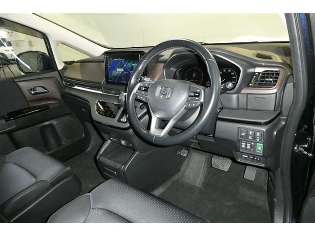 見通しのよいすっきりとした視界で、誰でも運転しやすいです。運転のしやすさは疲れにくさにも繋がりますよ♪