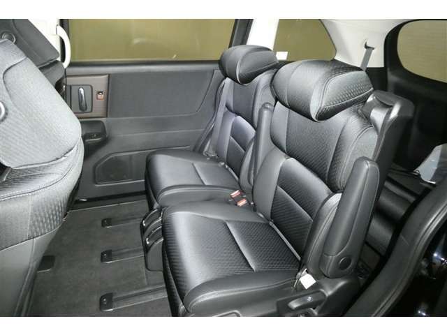 こちらは2列目です。ゆったりできるのでリラックスしてお過ごし頂けますよ