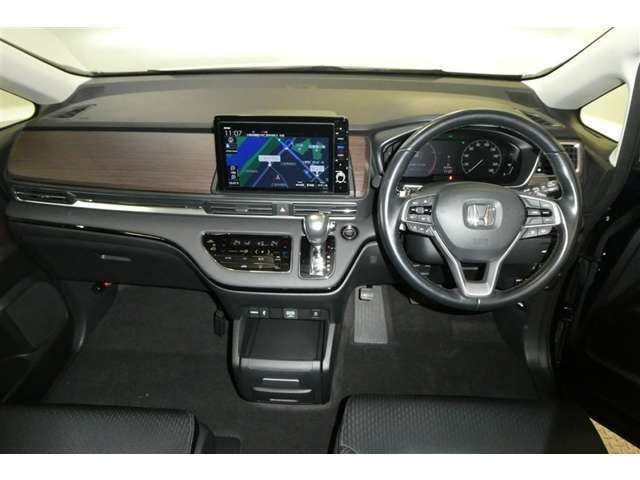 分かりやすく操作しやすい運転席まわりです☆